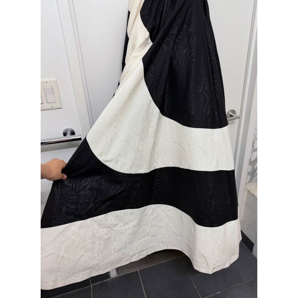 Alice + Olivia Bridgette Maxi Gown Dress Black Off White Ivory Wave Moire 4 - Picture 11 of 16